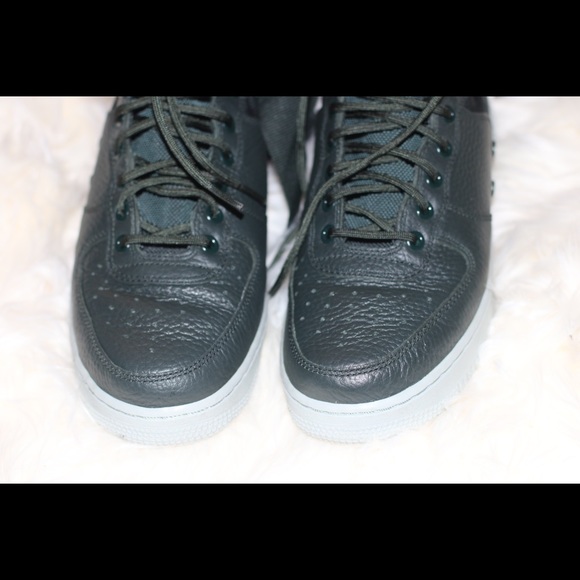 Air Force 1 - Picture 3 of 8